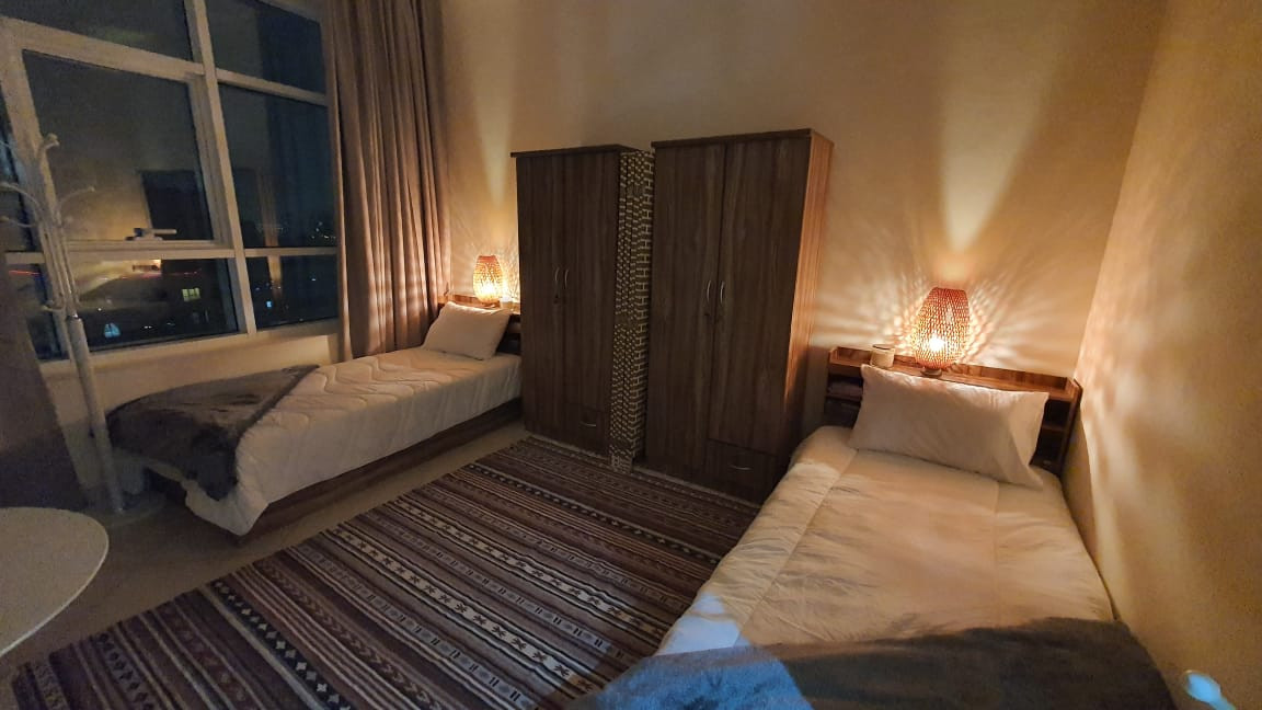 Double room with private bathroom in a clean apartment for young people