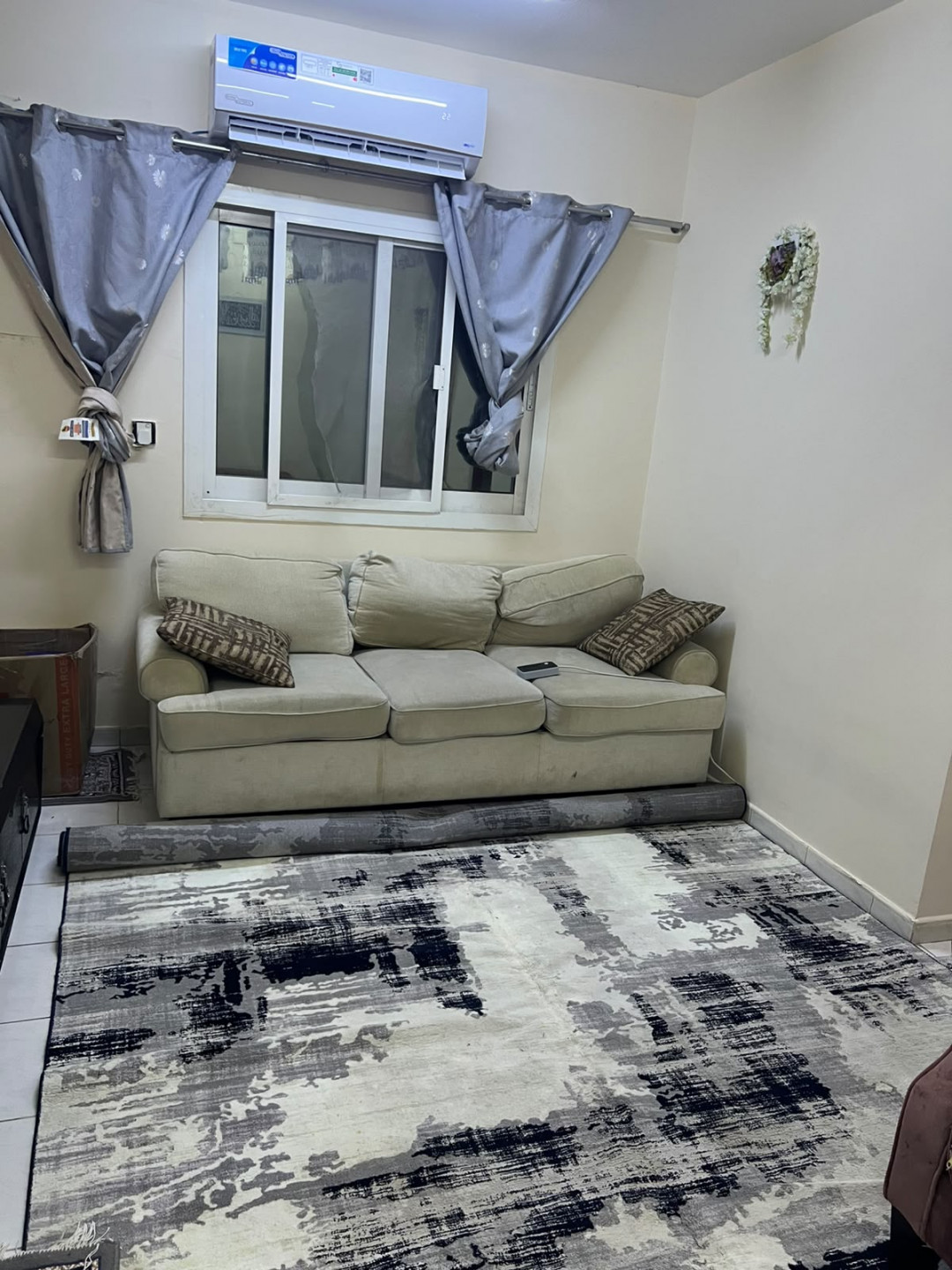 One bedroom and living room near Clock Tower roundabout, in excellent condition