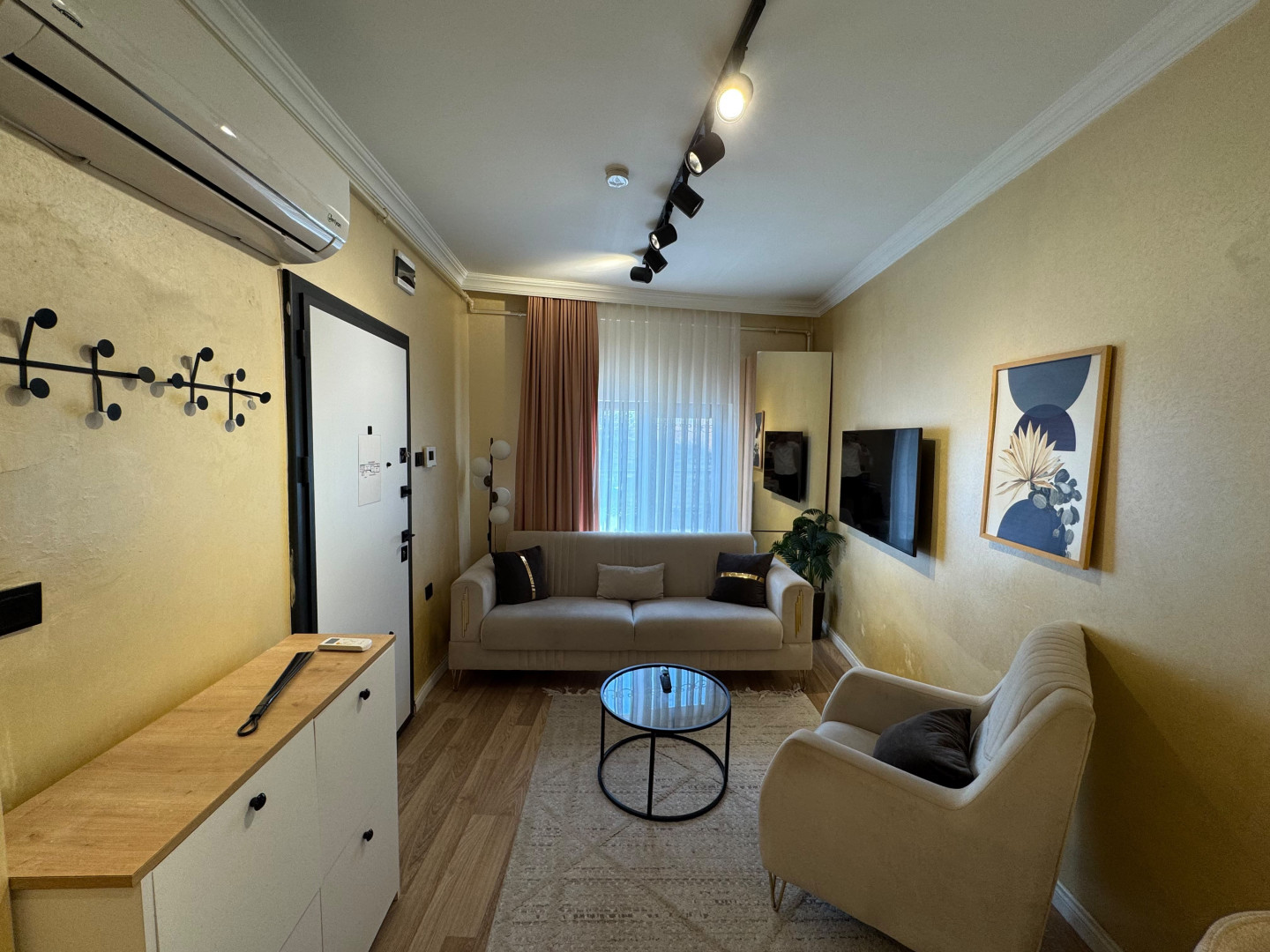 Two rooms and a hall for annual rent