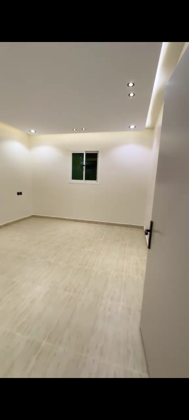 Seville neighborhood, two rooms and a hall