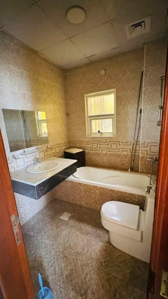 For rent: 3 rooms and a hall in Ras area