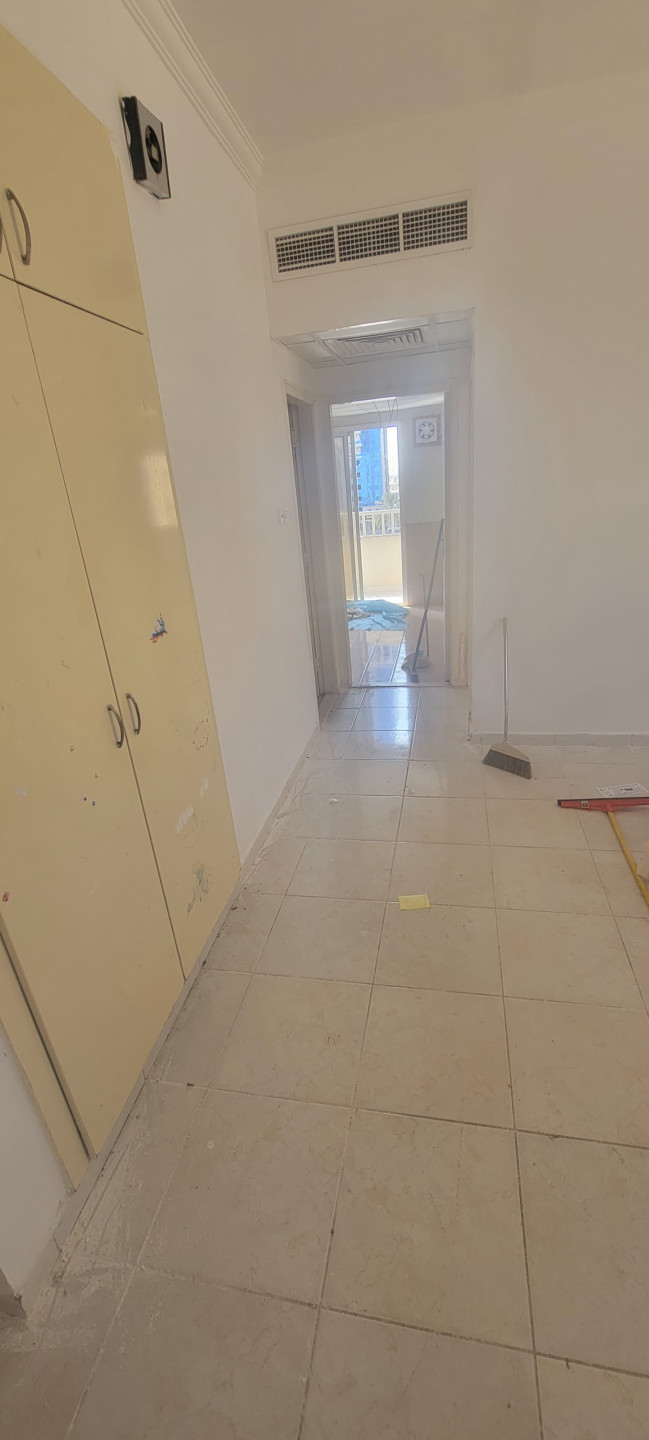 llaygar-alsnoy-ghrfh-osalh-alrashdyh-khlf-grand-mol21791232832.jpg