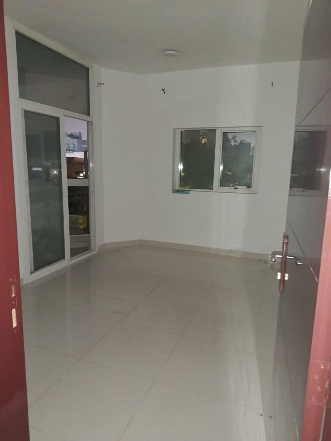 llaygar-alsnoy-ghrftyn-osalh-fy-alnaaymy2-bnayh-aaaylat-omsahat-kbyrh-gda31793307042.jpg