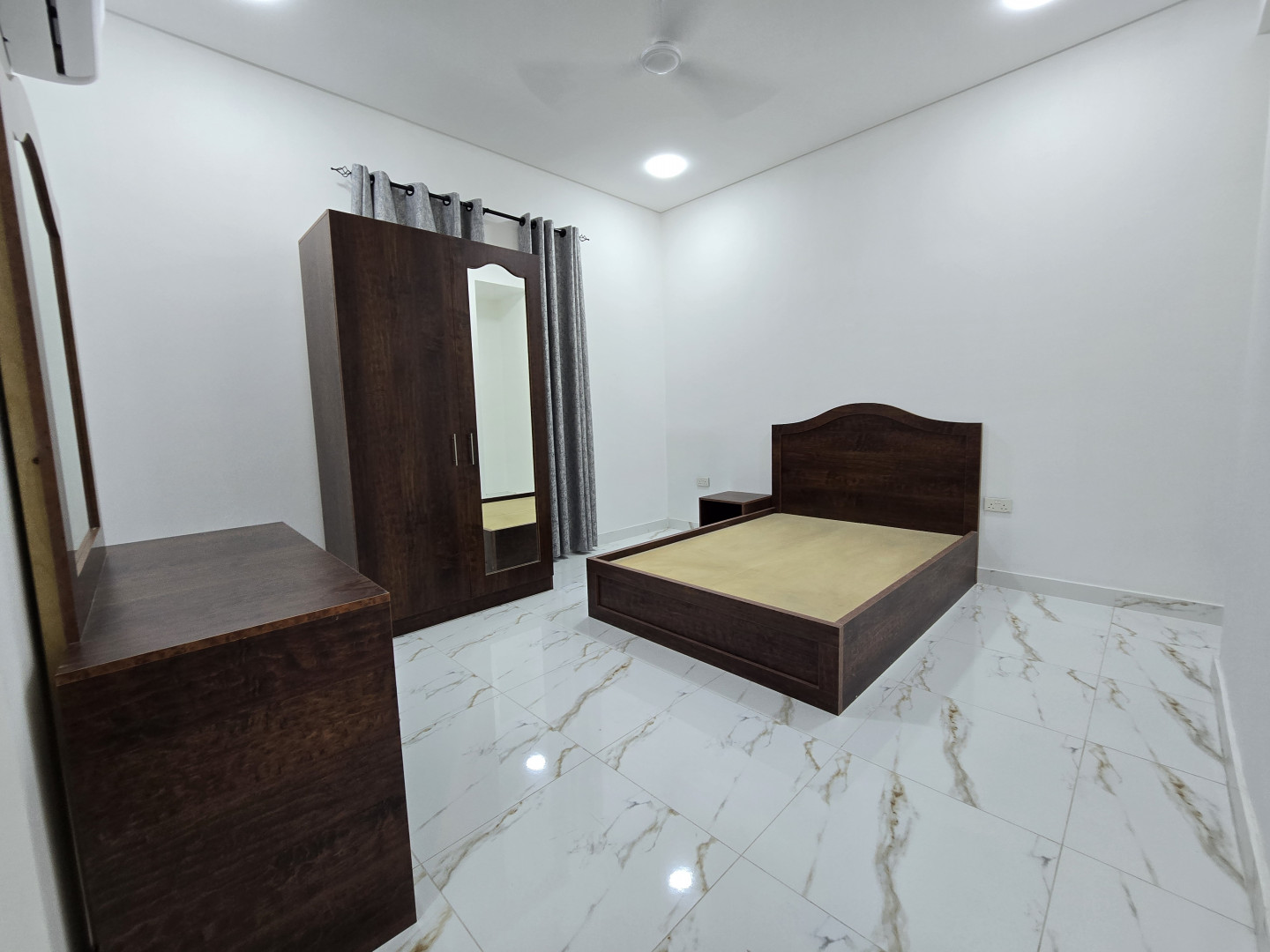 For rent: Brand new furnished studio apartment, electricity included, in Al Badi'