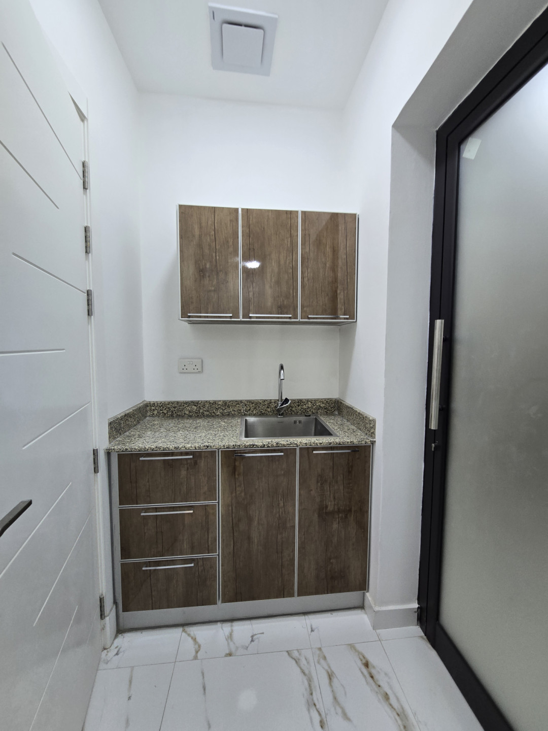 For rent: Brand new furnished studio apartment, electricity included, in Al Badi'