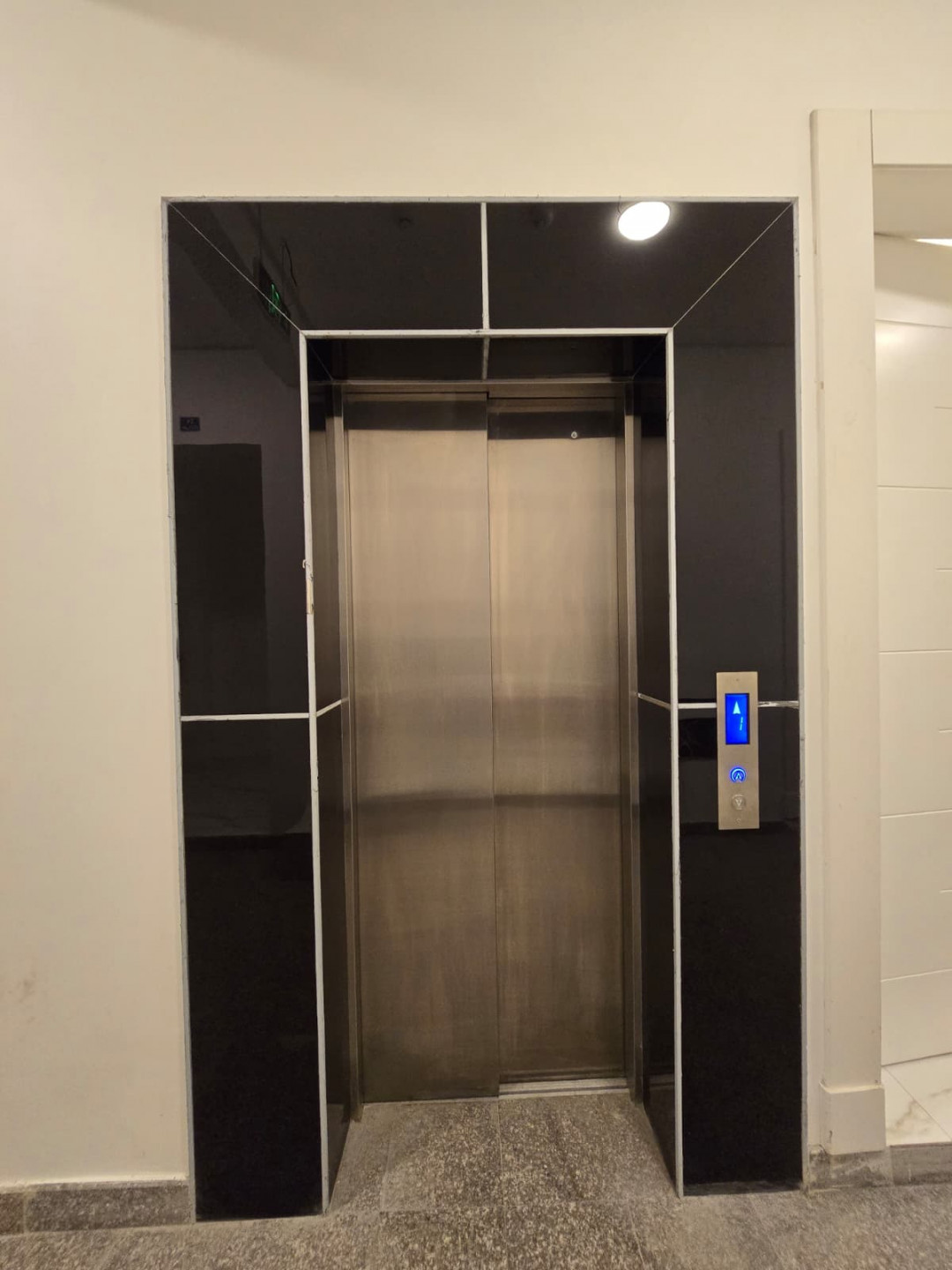 For rent: Brand new furnished studio apartment, electricity included, on Al Badi Street