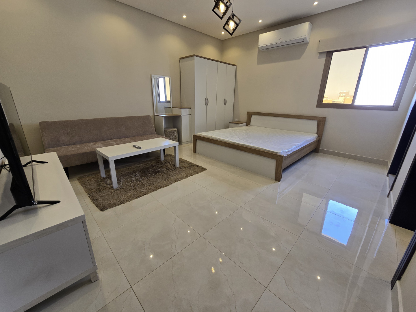 llaygar-astodyo-mfrosh-shaml-alkhrbaaa-fy-sar01778318846.jpg