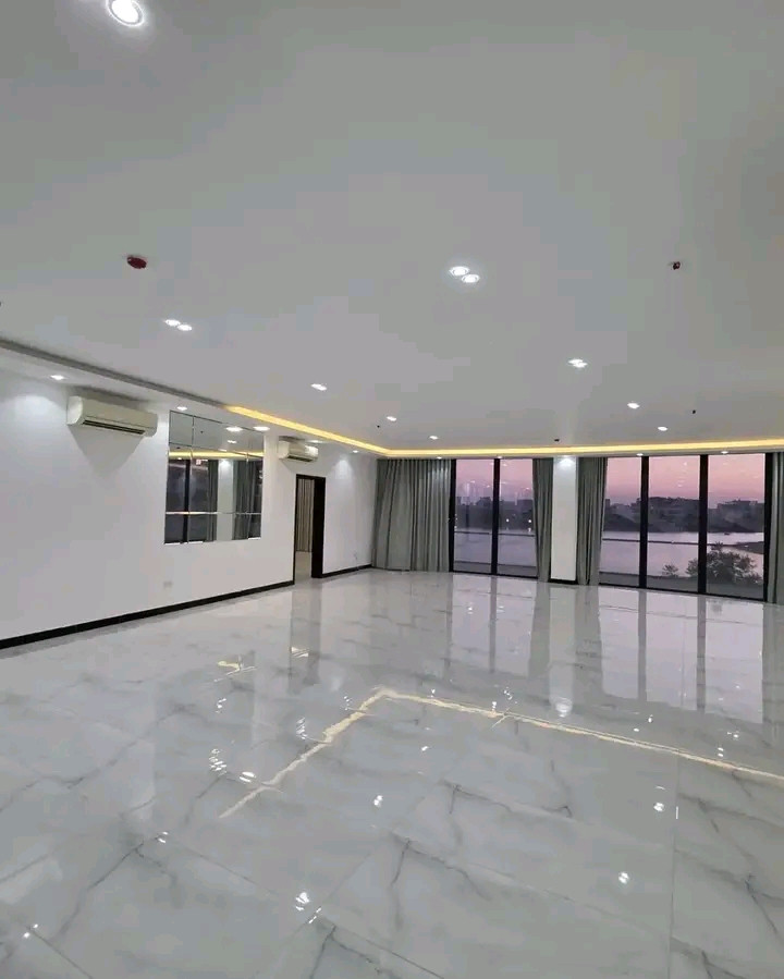 Large villa for rent in Amwaj
