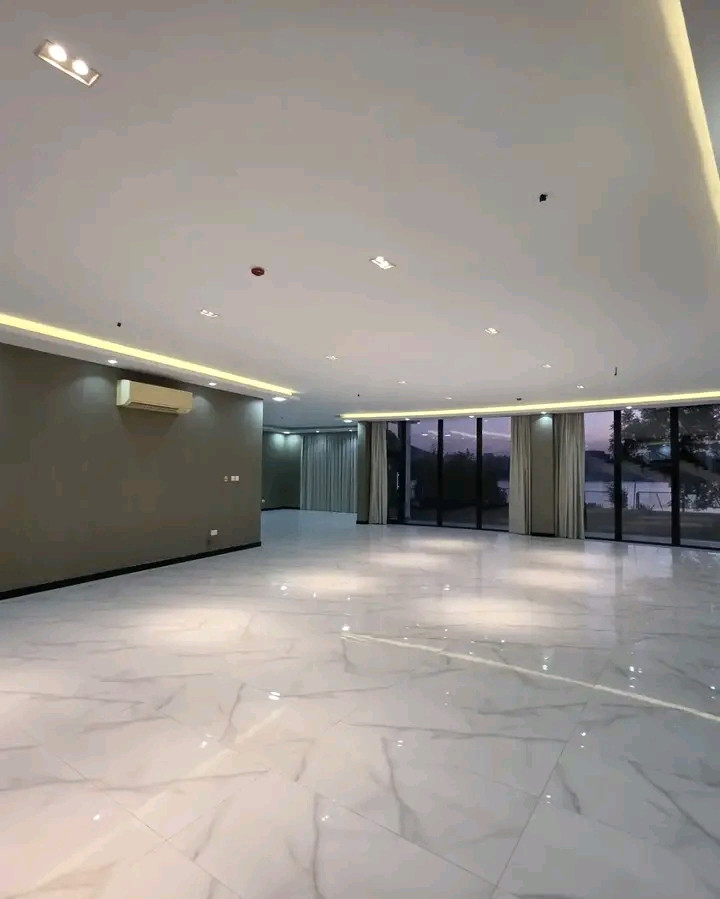 Large villa for rent in Amwaj