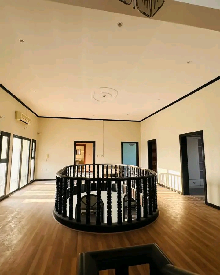 Large villa for rent in Saar