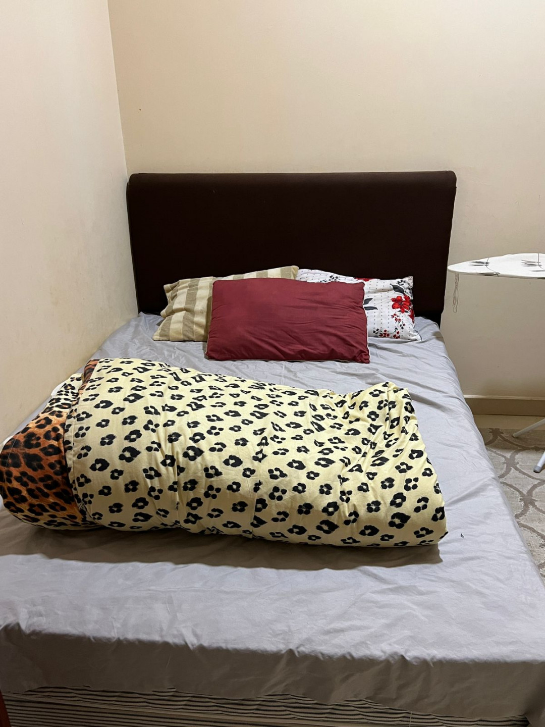 One bedroom and living room for rent in Rawda 2