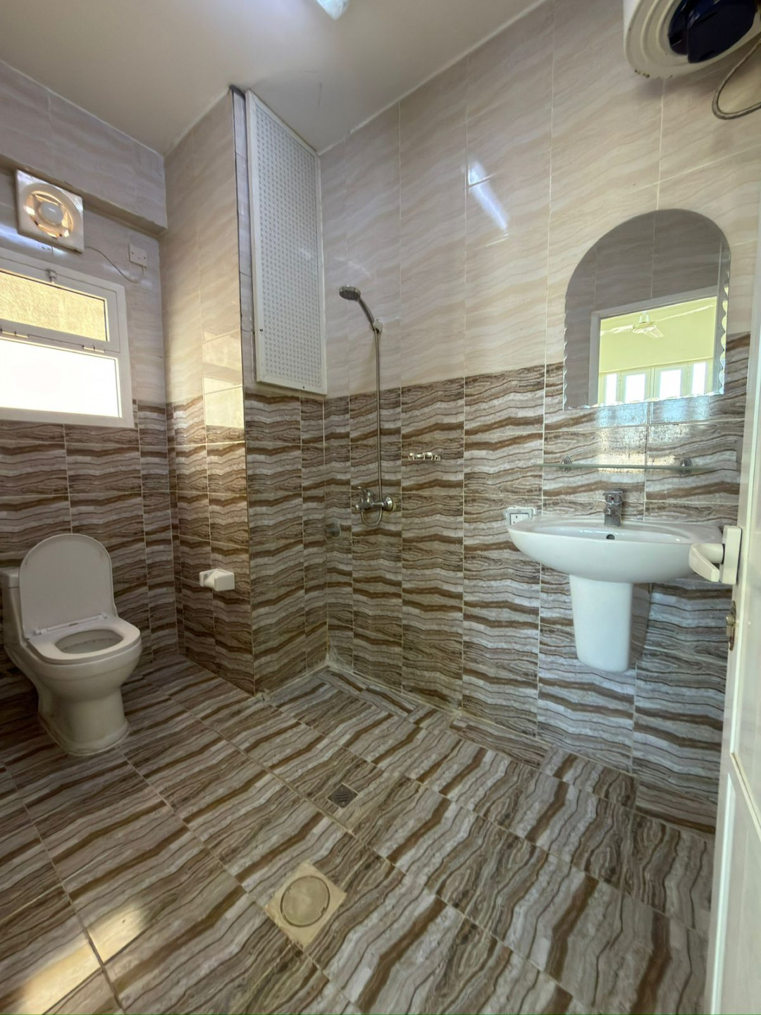 🏡 Apartment for rent in Al Maabilah, 2 bedrooms, living room, 3 bathrooms, for 160 riyals