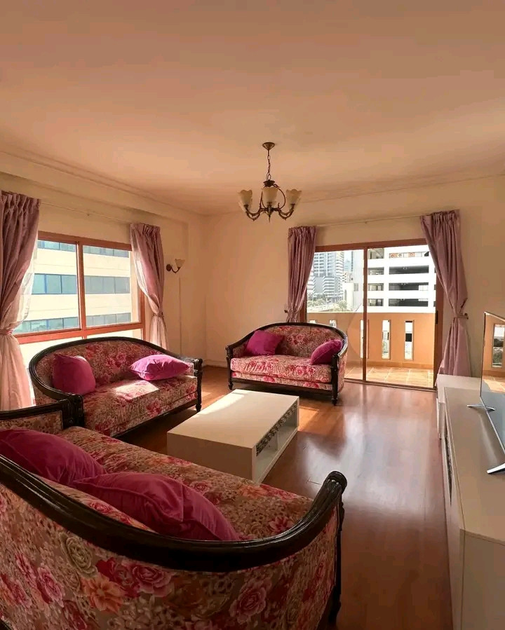 llaygar-shk-doblks-kbyrh-fy-alhorh01791659597.jpg