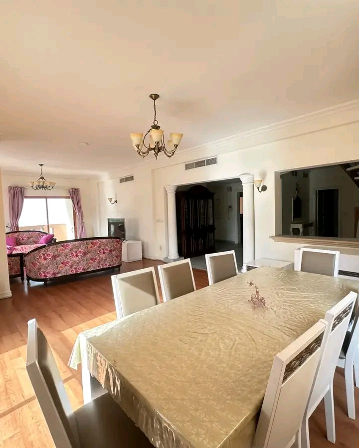 Large duplex apartment for rent in Al-Hawrah