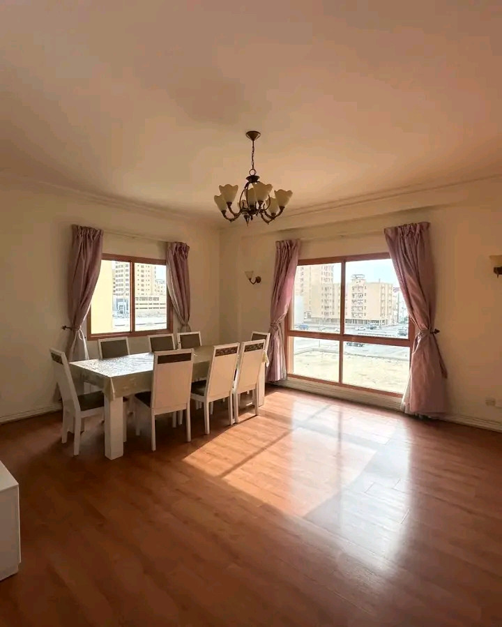 Large duplex apartment for rent in Al-Hawrah