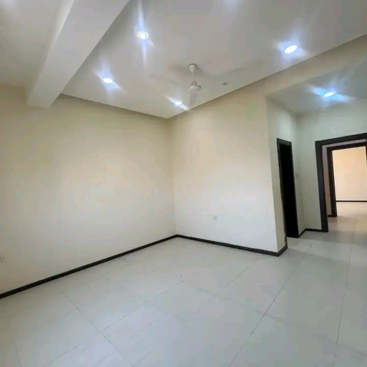 Clean apartment for rent in the Sind area, near the post office.