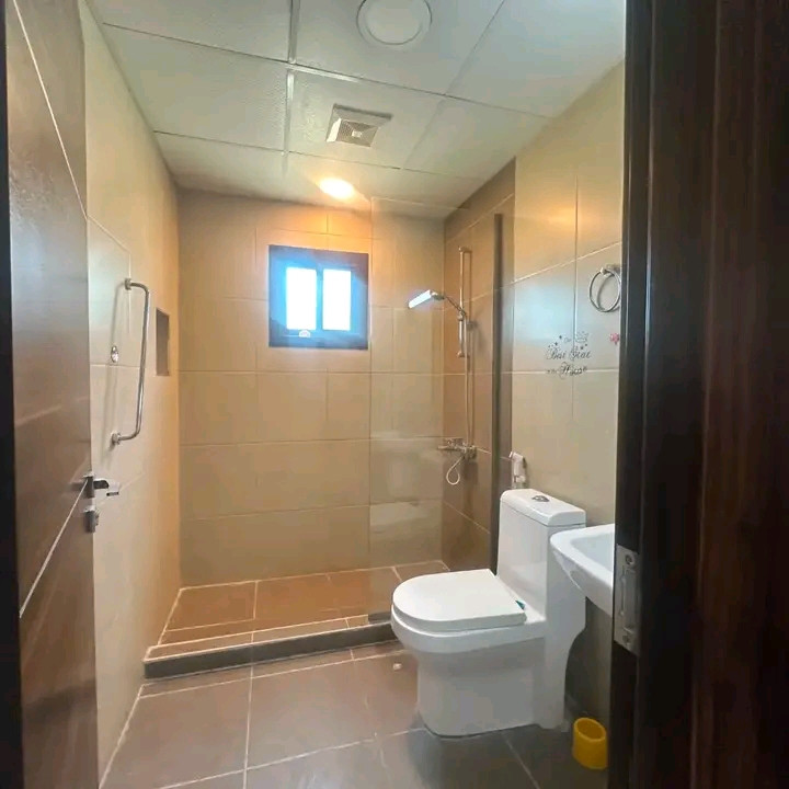 Clean apartment for rent in the Sind area, near the post office.