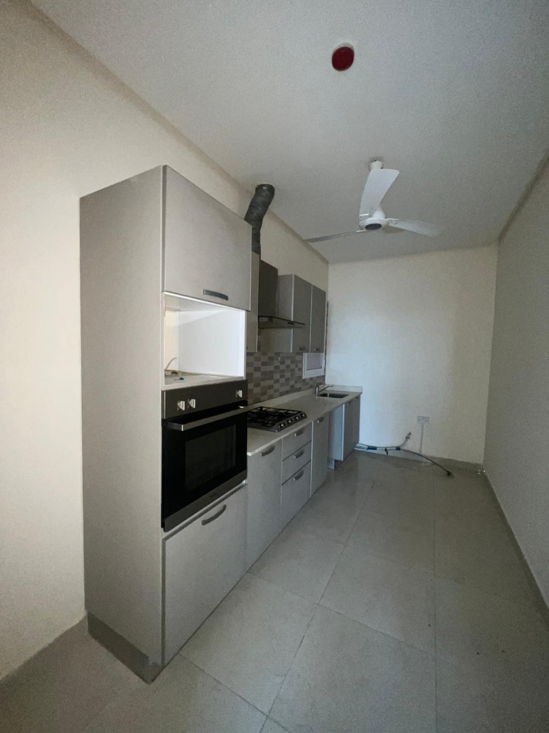 For rent: A luxurious, nearly new apartment in Jid Ali, 3 bedrooms, 3 bathrooms, for 240 dinars, excluding electricity.