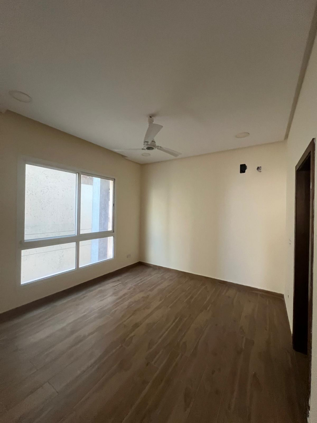 For rent: A luxurious, nearly new apartment in Jid Ali, 3 bedrooms, 3 bathrooms, for 240 dinars, excluding electricity.