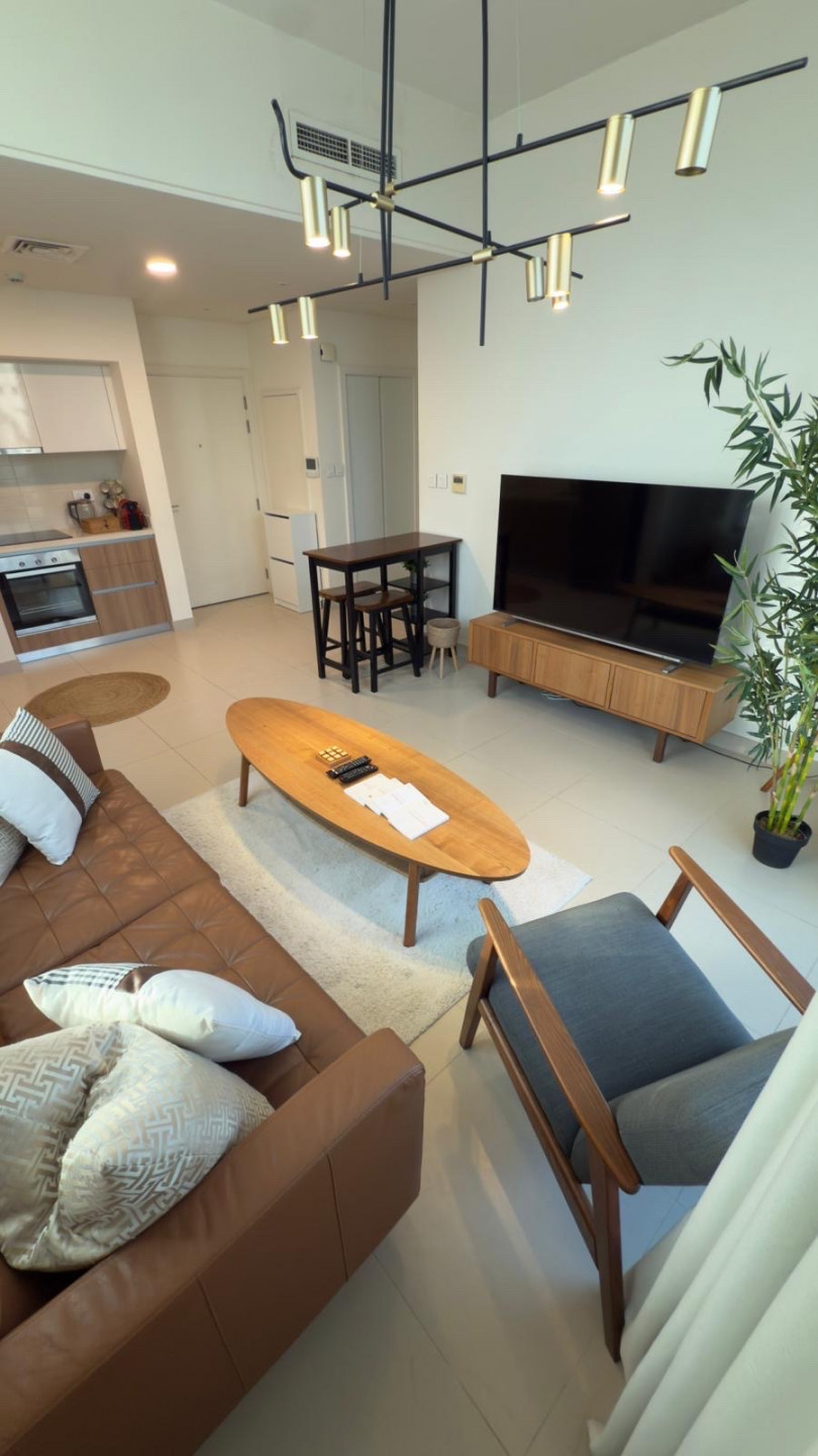 For rent: A luxurious, furnished apartment in Marassi Boulevard. The apartment features a bedroom, kitchen, and bathroom, and is close to Marassi and Al Baraha Market. Electricity and water are included.