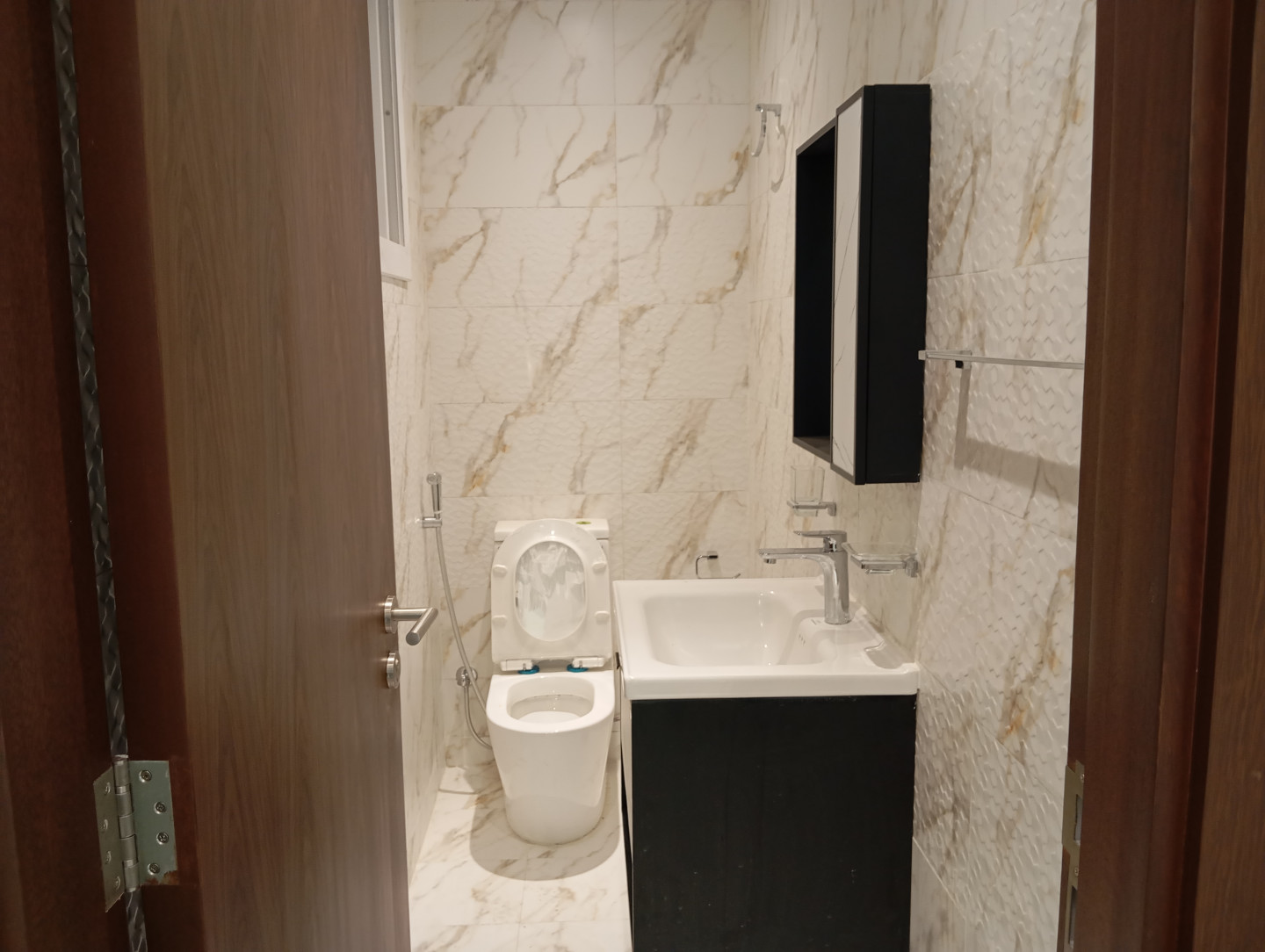 mdny-khlyf-algnoby61788086180.jpg