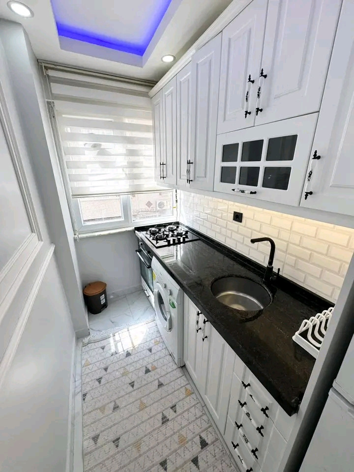 Air-conditioned VIP first floor apartment in Fatih