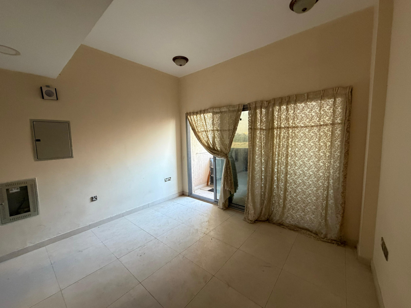 Prime location for rent in Rawda 1