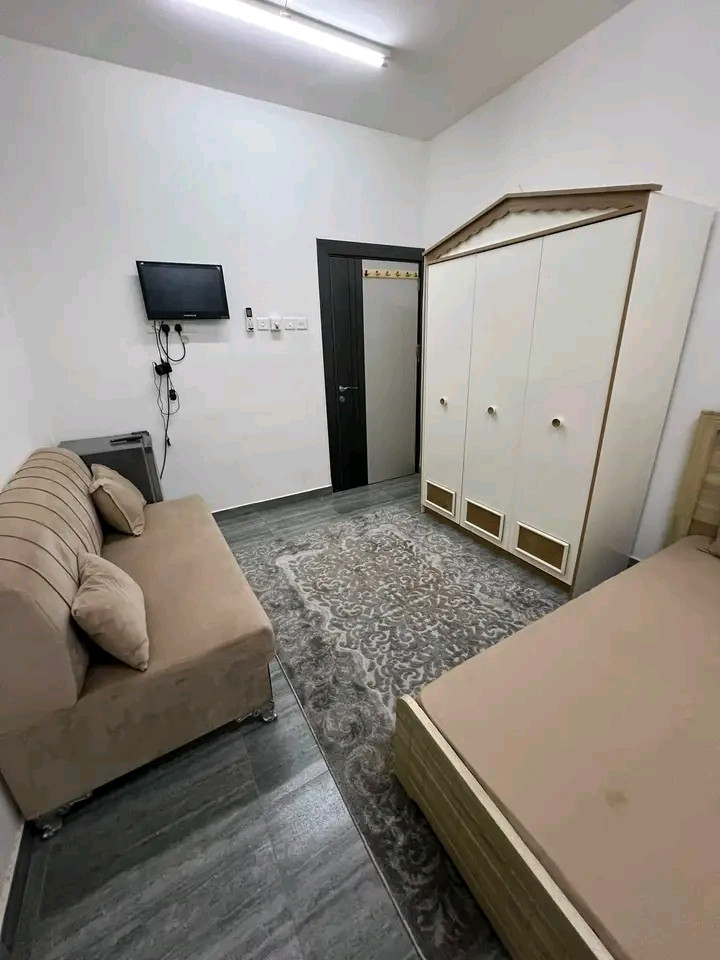 Furnished room and bathroom available in Al Khuwair