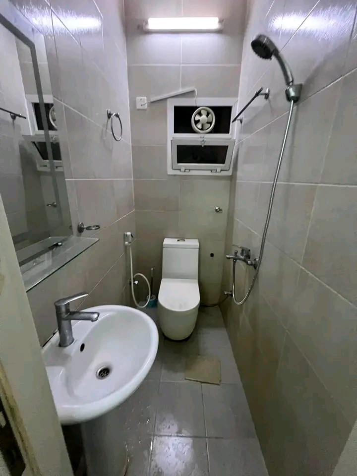 Furnished room and bathroom available in Al Khuwair