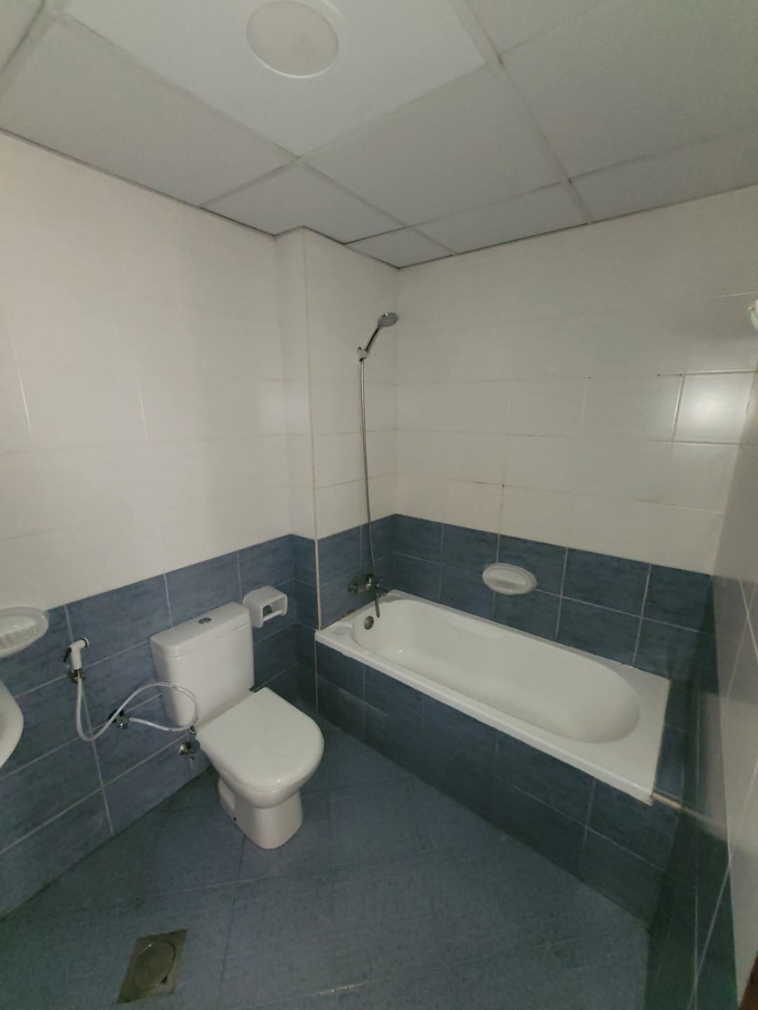 🏡🏡We have a clean double room available for young men