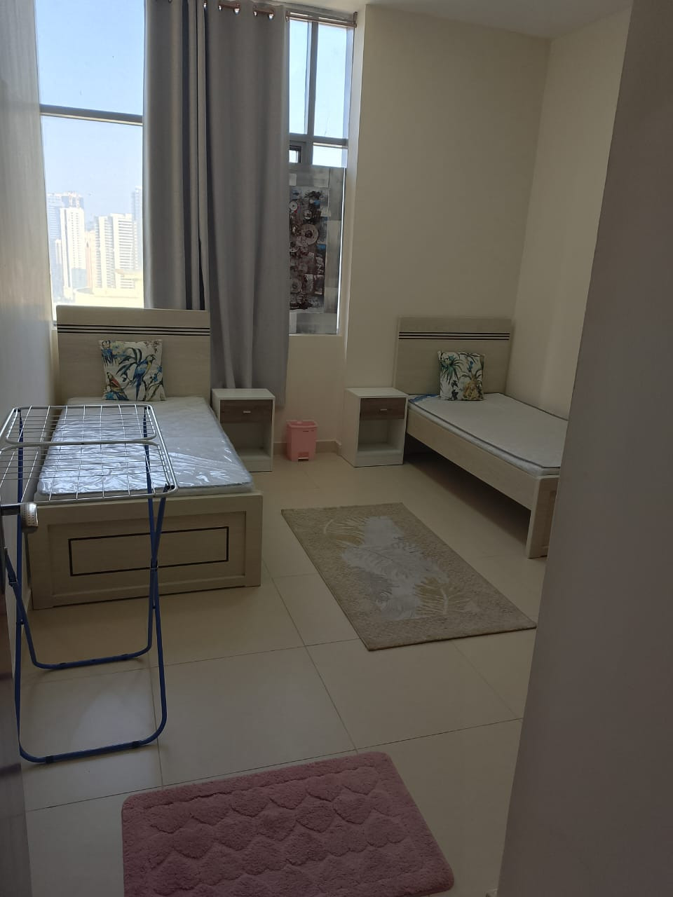 🏡🏡We have a clean double room available for young men