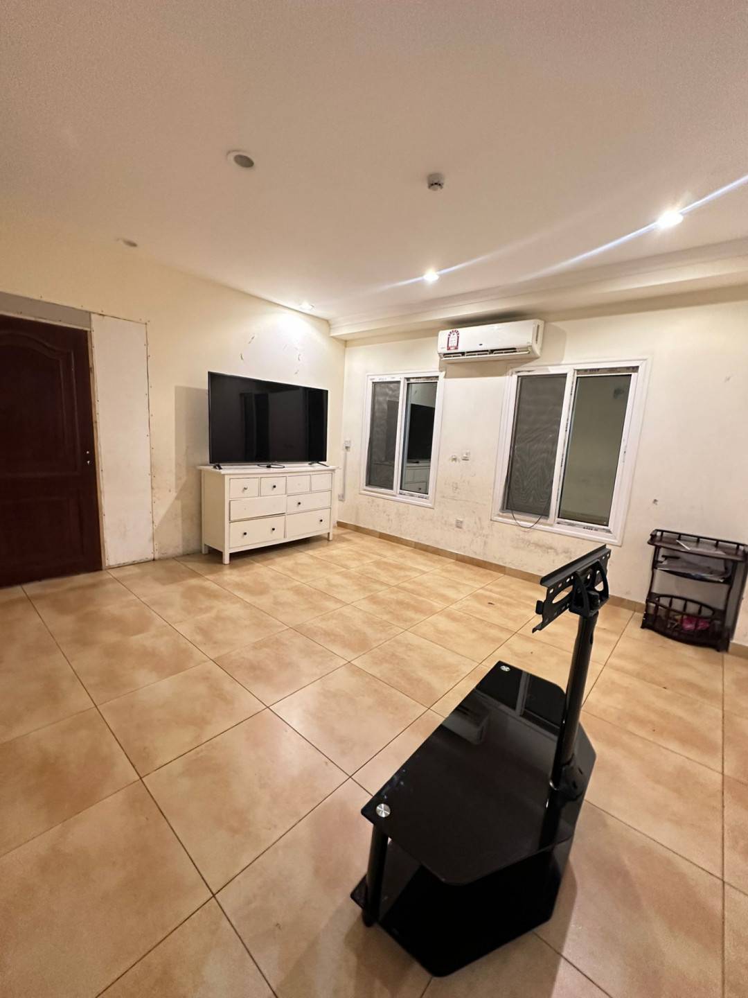 Kitchen, two large bathrooms, three large bedrooms, and a guest lounge.