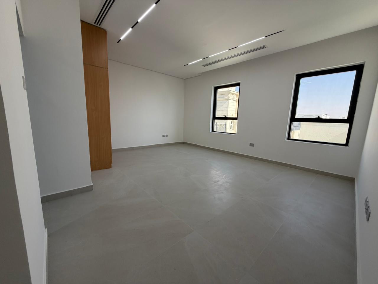 mtofr-astdyo-msahh-kbyr-aol-sakn-llaygar-bmdynh-alryad-gnob-alshamkhh01779141048.jpg