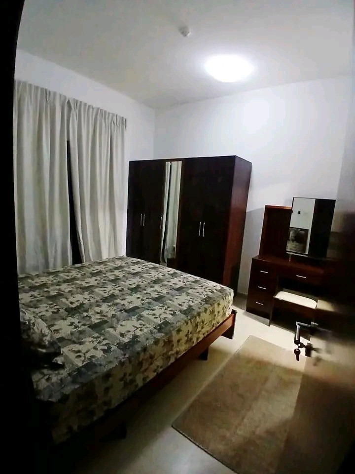 One bedroom and living room with balcony, 2 bathrooms available