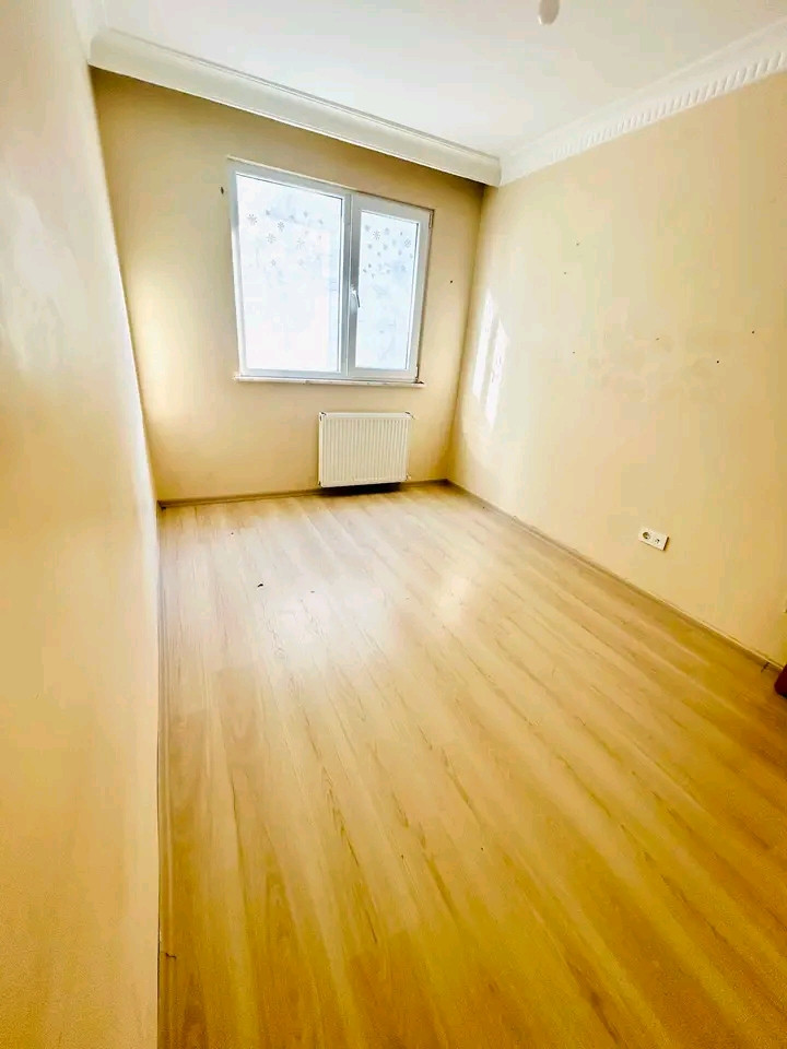 A 2+1 apartment (two bedrooms and a living room) is available, vacant, on the 3rd floor.