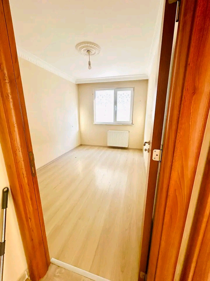 A 2+1 apartment (two bedrooms and a living room) is available, vacant, on the 3rd floor.