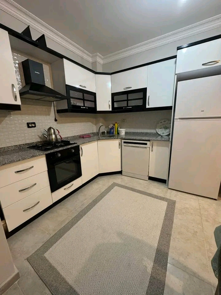 A vacant 1.5+1 apartment is available for rent. It features an American-style kitchen, is new, and has two bathrooms.