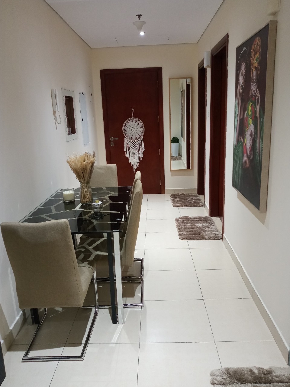 Accommodation available for young men in a new apartment in Al Khan - Sharjah (Al Waha Tower). Spaces available.