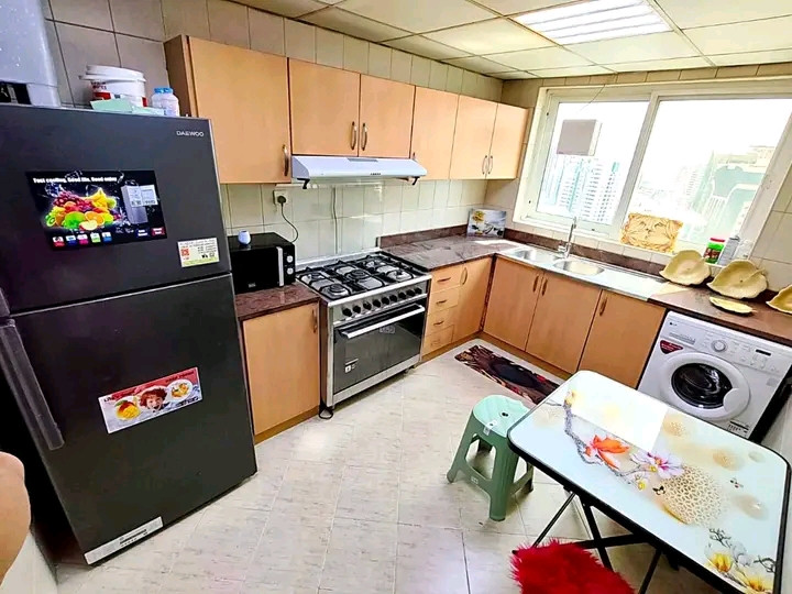 Midroom with private bathroom in a very clean girls' apartment