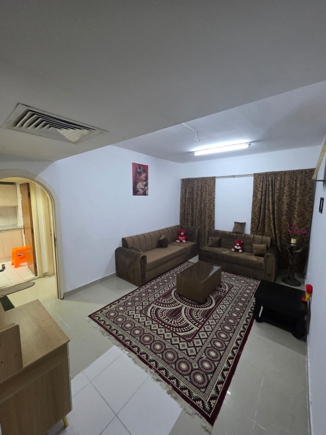 saar-lkt-ghrf-osal-mfrosh-frsh-nthyf-fy-alkasmy01788704864.jpg