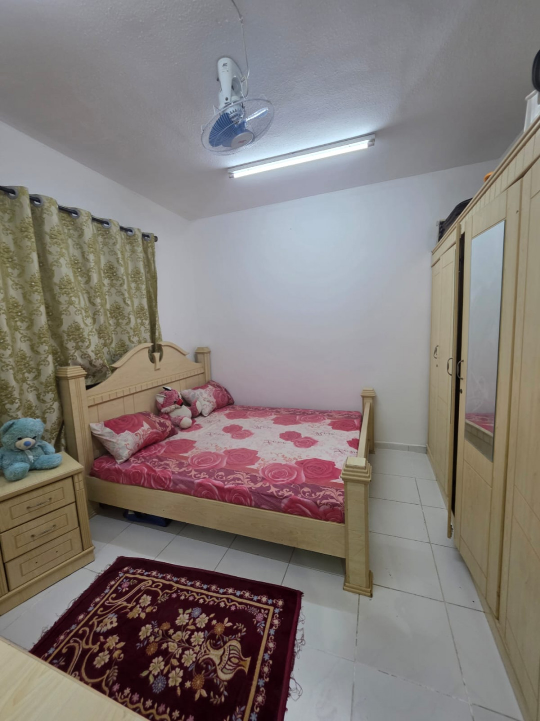 Price of a furnished one-bedroom apartment with clean furnishings in Al Qasimia