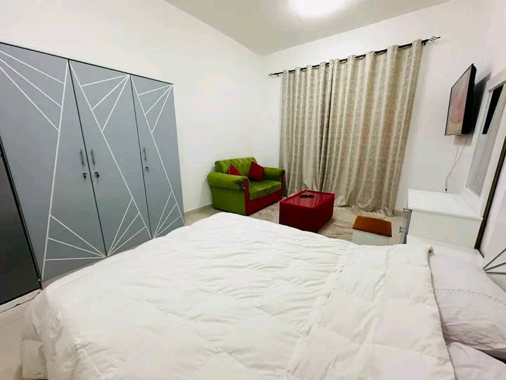 All-inclusive, including maintenance, a high-end studio apartment