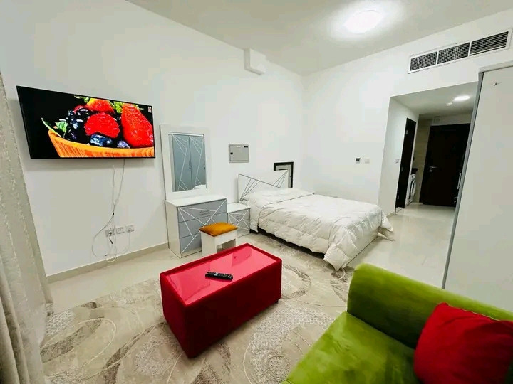 All-inclusive, including maintenance, a high-end studio apartment