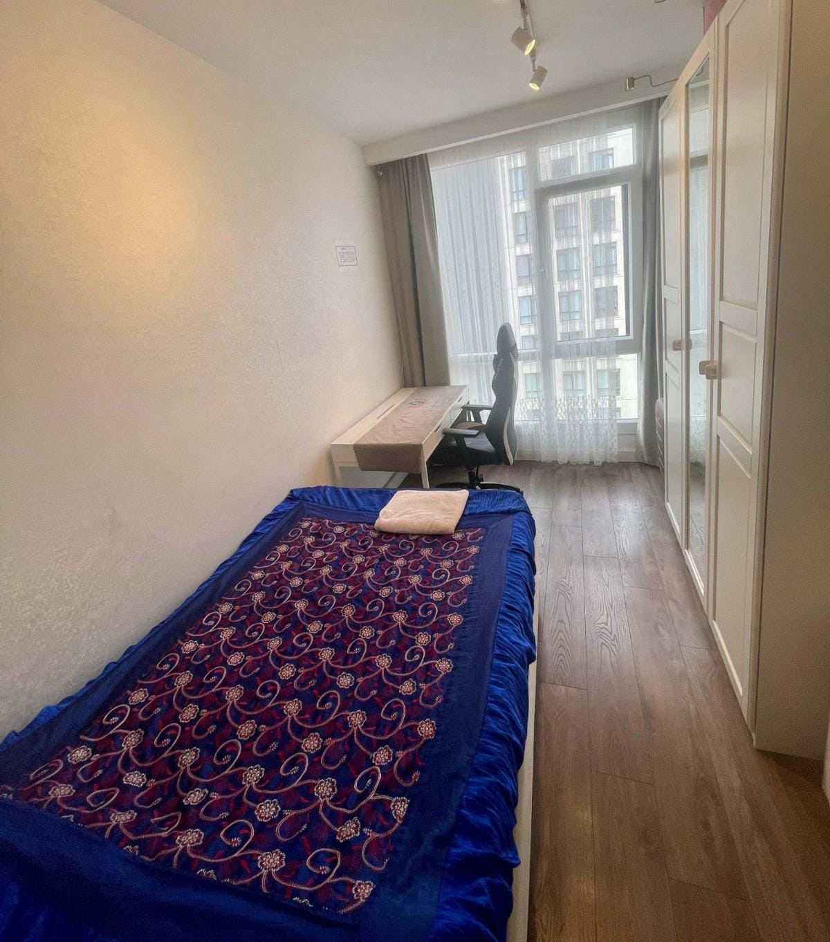 3-bedroom apartment with a living room for rent