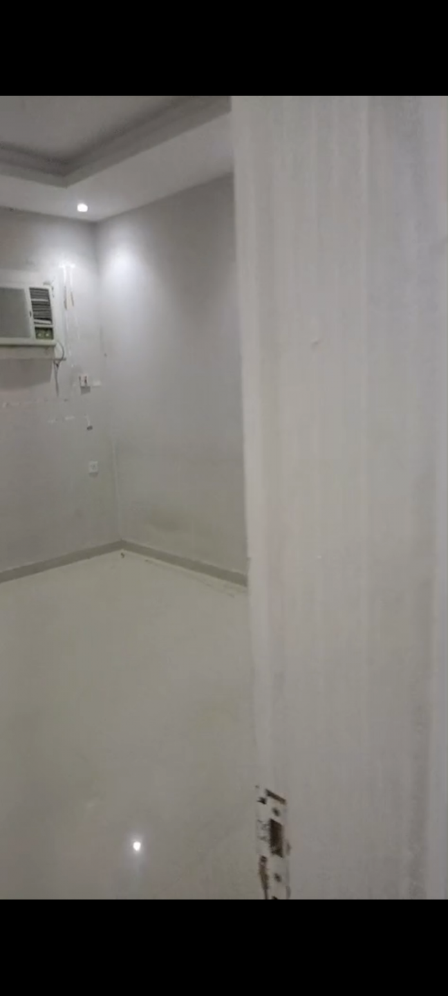 3-bedroom apartment with a living room