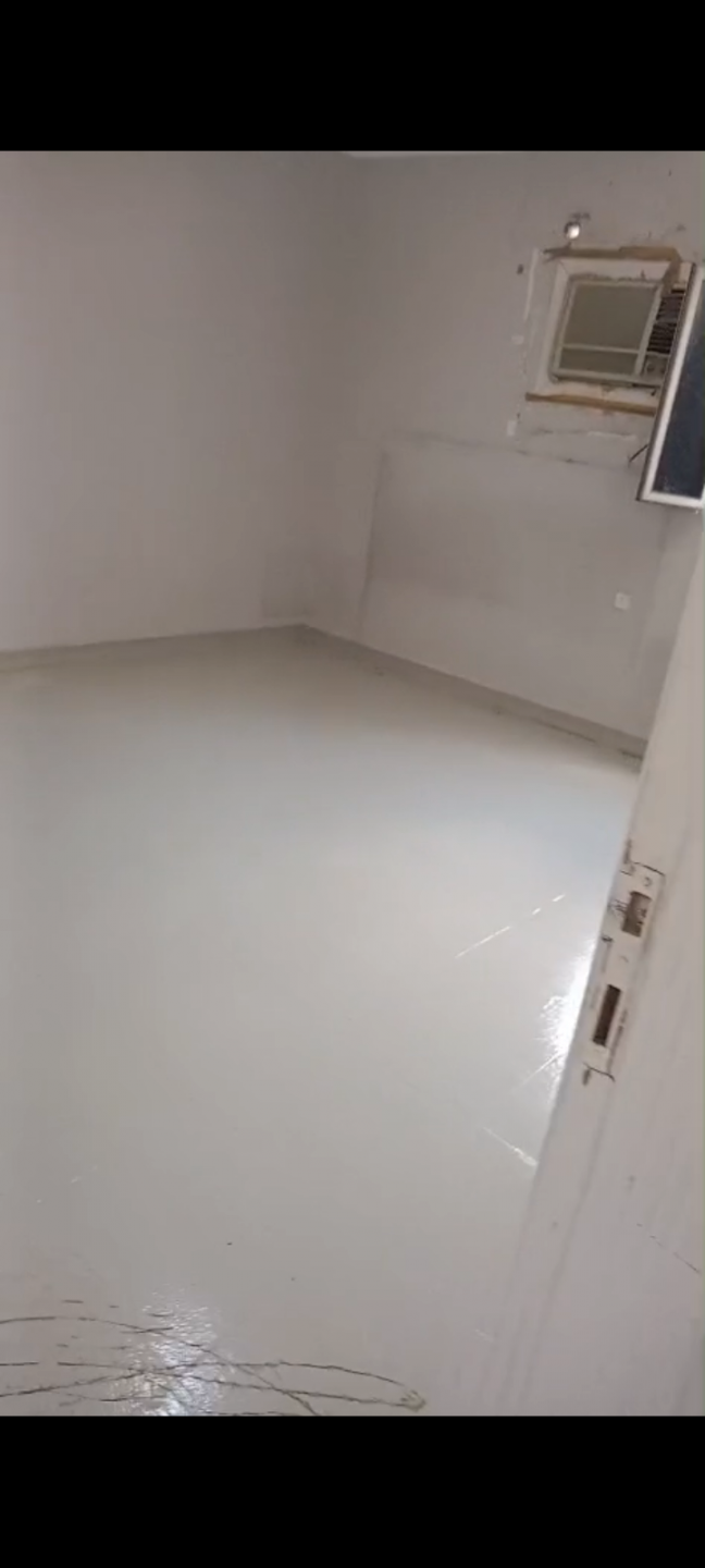 3-bedroom apartment with a living room