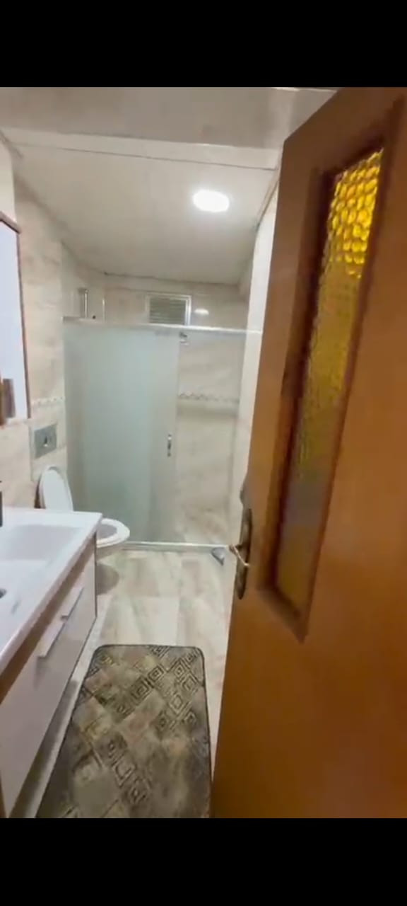 3-bedroom apartment with a living room