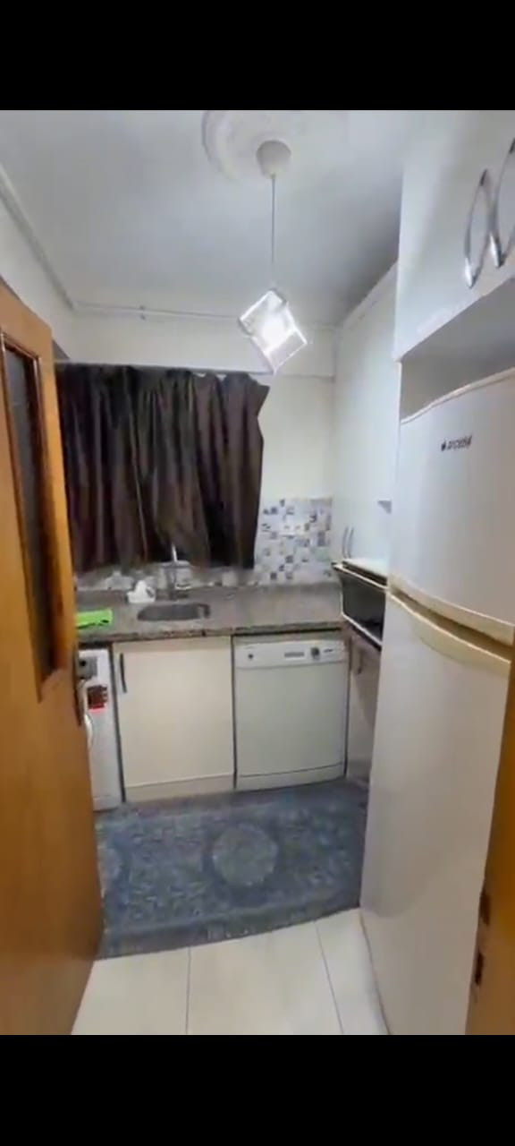 3-bedroom apartment with a living room