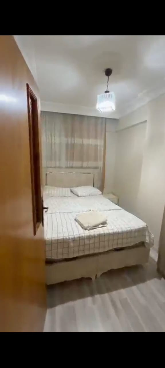 3-bedroom apartment with a living room