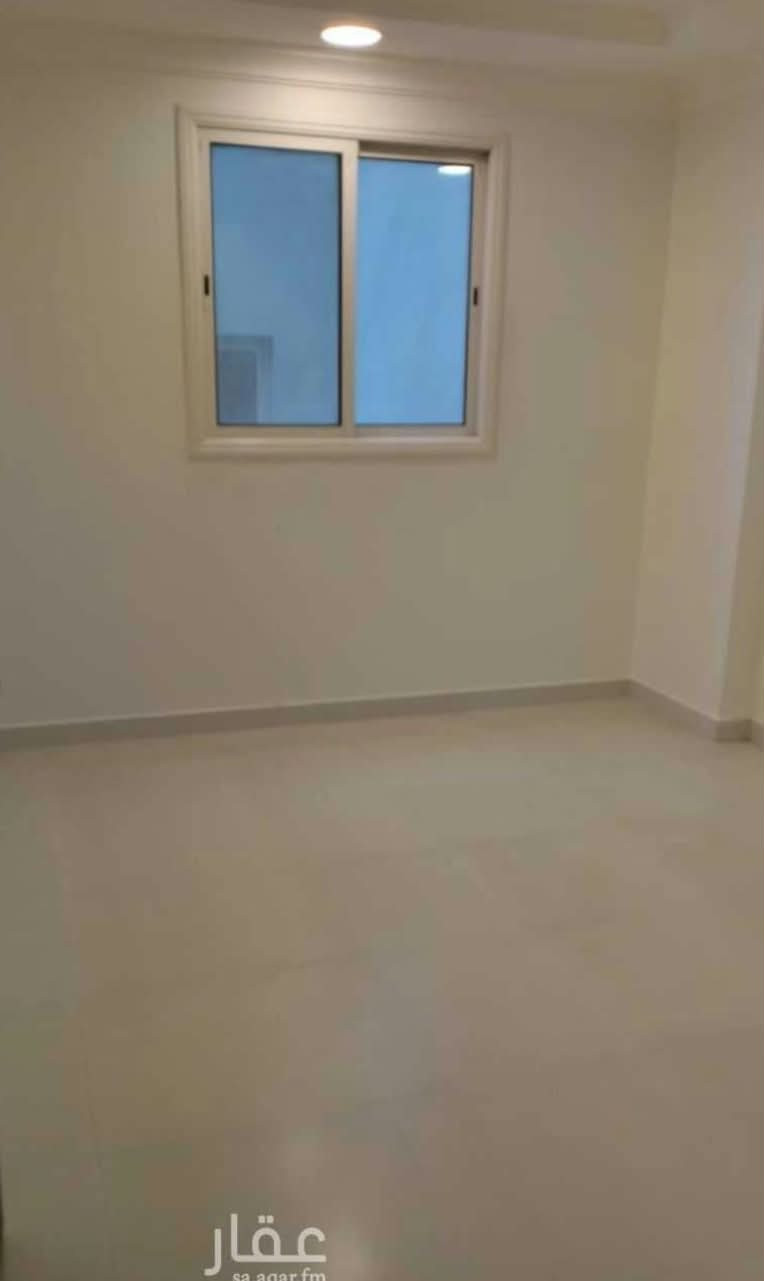 3-bedroom apartment with a living room